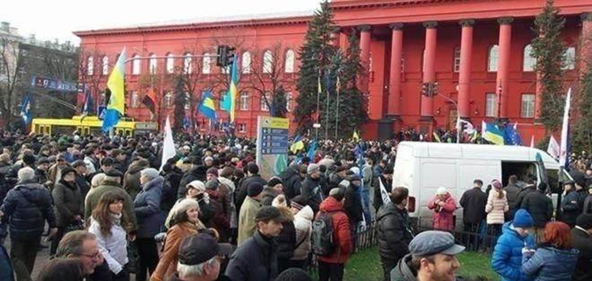 Дипломаты призвали американцев избегать митингов в Киеве