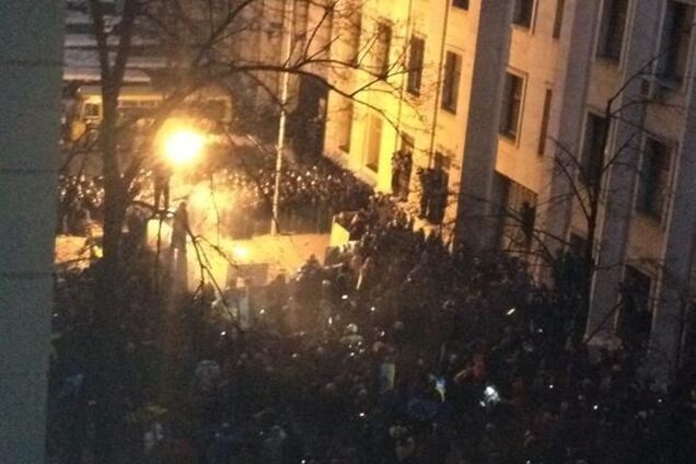 Крымский парламент заявил, что оппозиция решила захватить власть