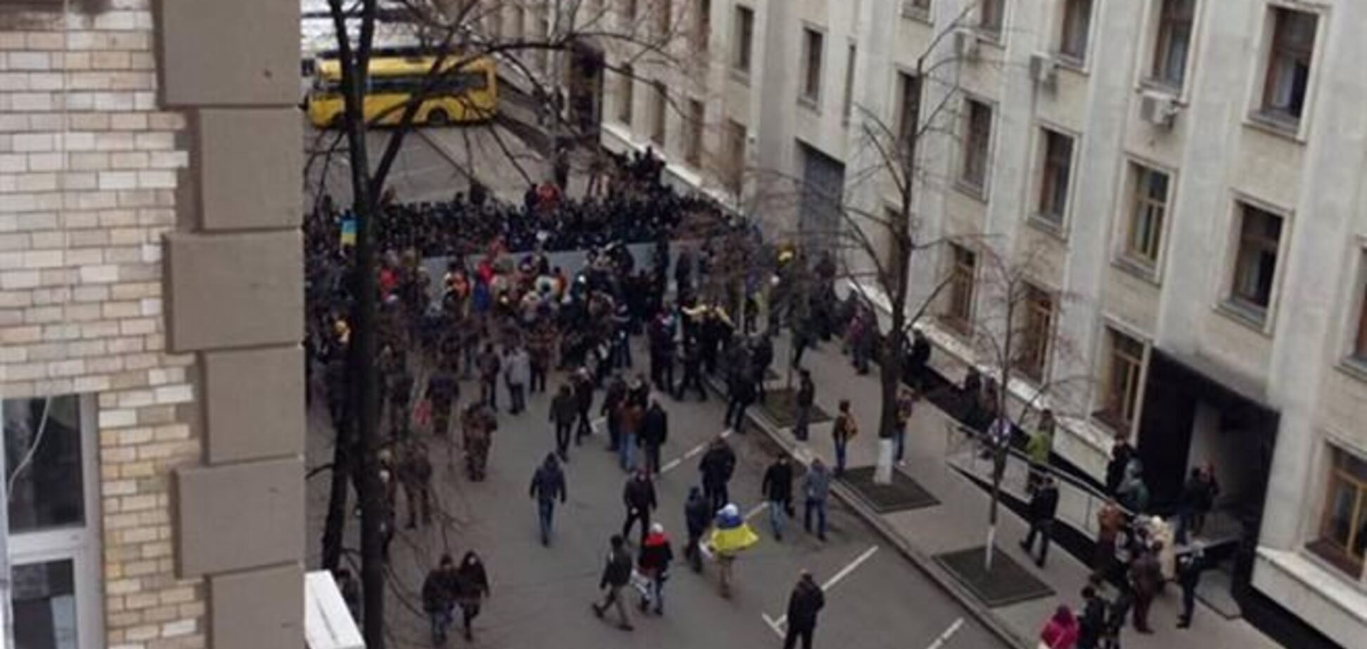 Возле АП собирается 'Беркут', митингующие захватили здание КГГА