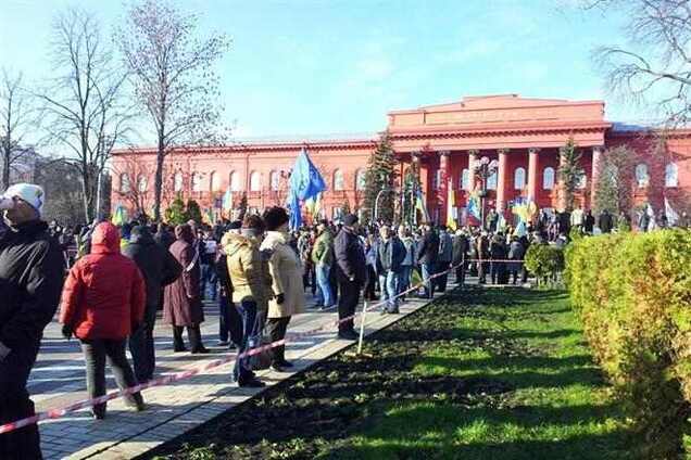 В парке Шевченко на митинг собрались около 10 тыс. человек