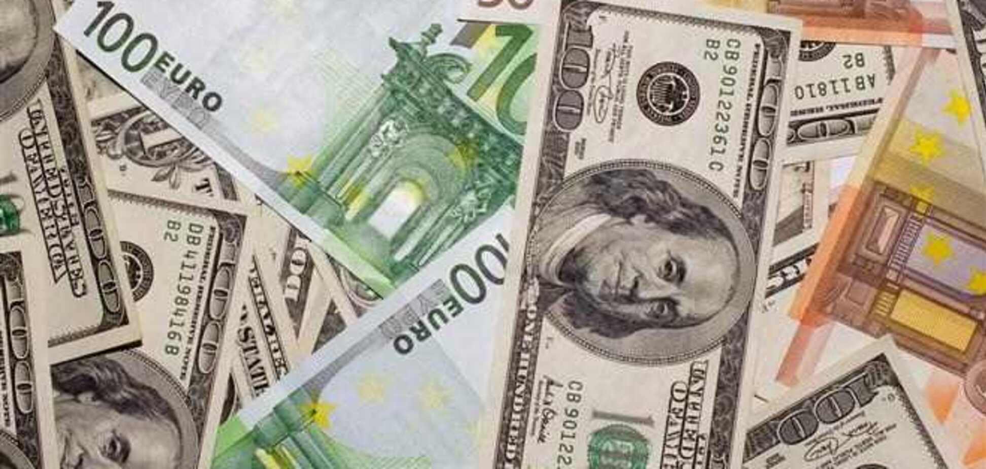 Евро дорожает к доллару на мировом рынке