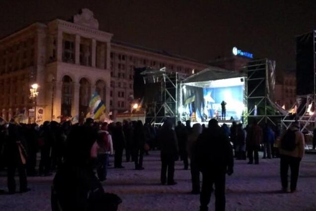 Около тысячи человек продолжают митинг на Евромайдане