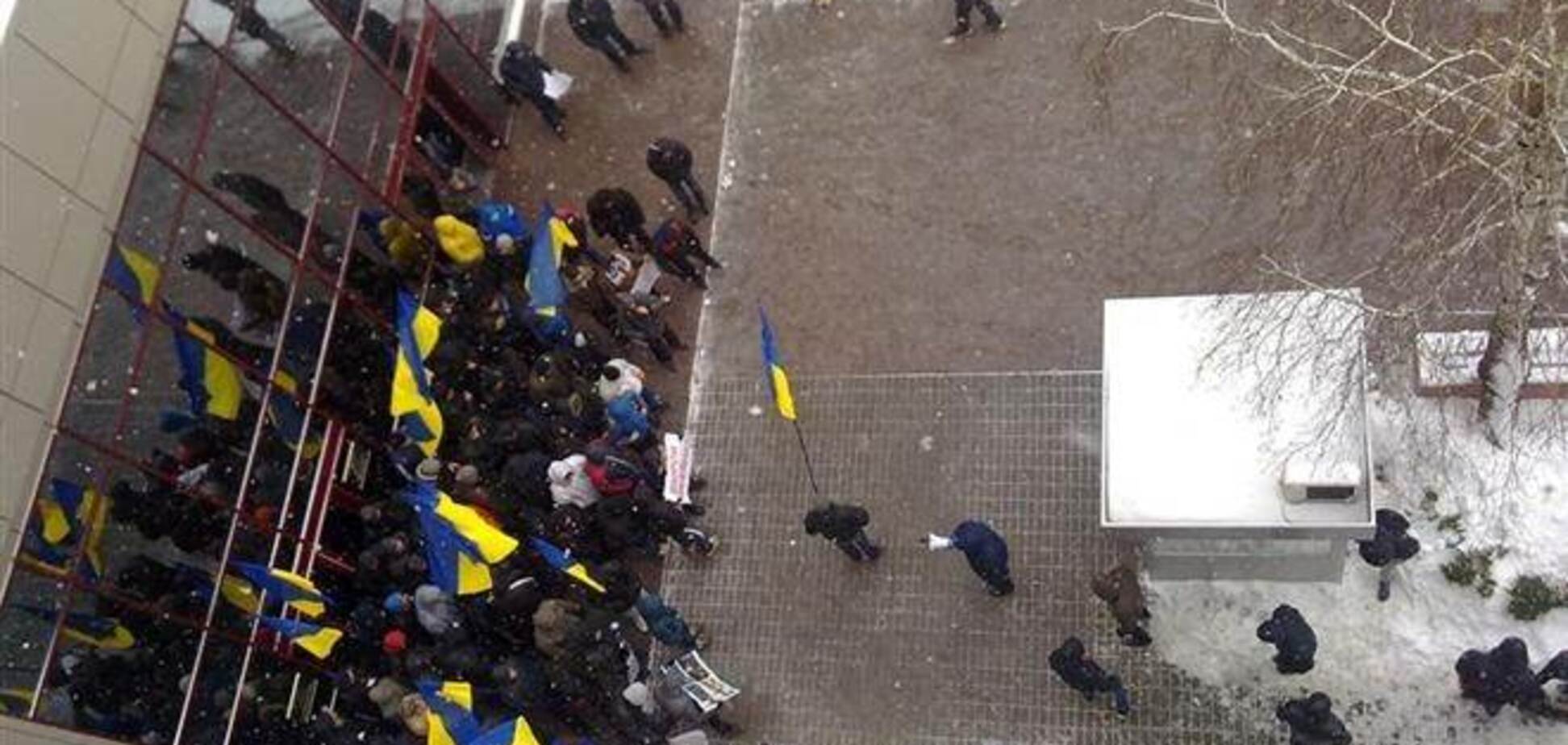 МИД просит Захарченко разобраться с блокированием Посольства ЕС в Украине