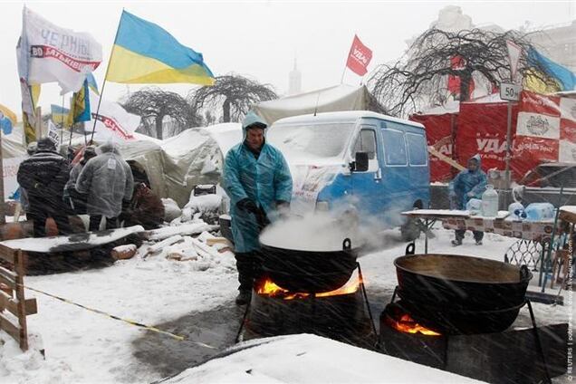 Евромайдан замело снегом
