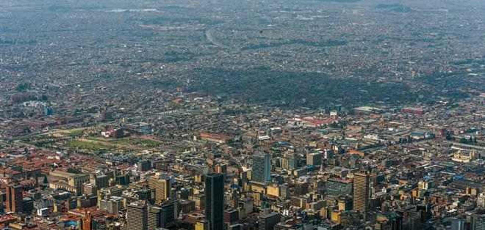 Мера Боготи звільнили через сміття на вулицях