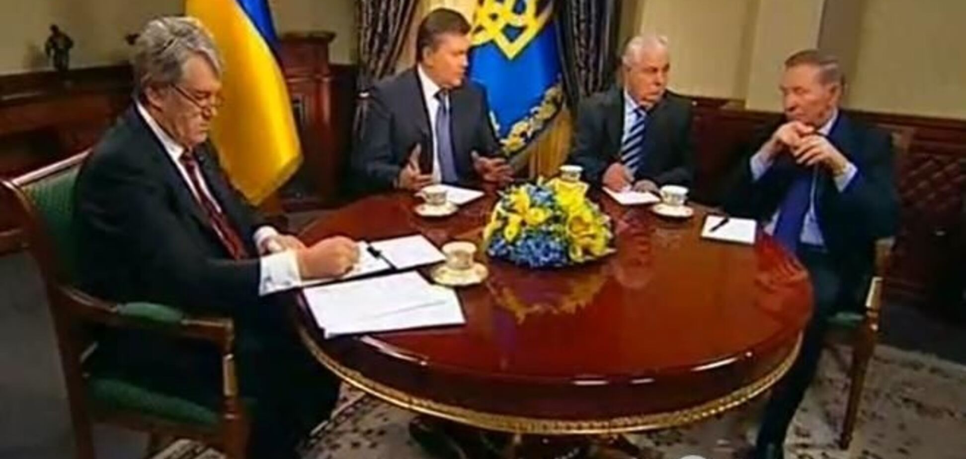 Кучма и Кравчук намекнули Януковичу об отставке премьера 