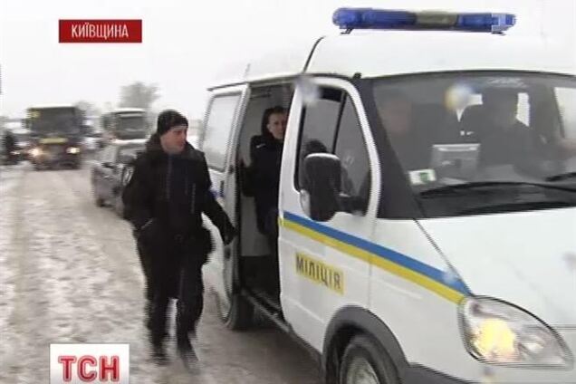Из Василькова в Киев выехали еще 15 автобусов с военными