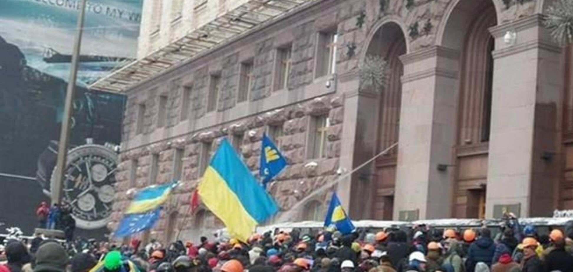 Активісти Евромайдана йдуть на Пушкінську відтісняти силовиків