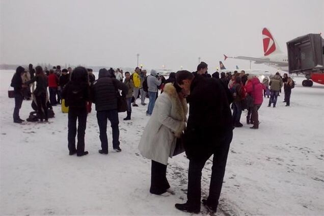 В 'Борисполе' и 'Жулянах' ищут бомбы