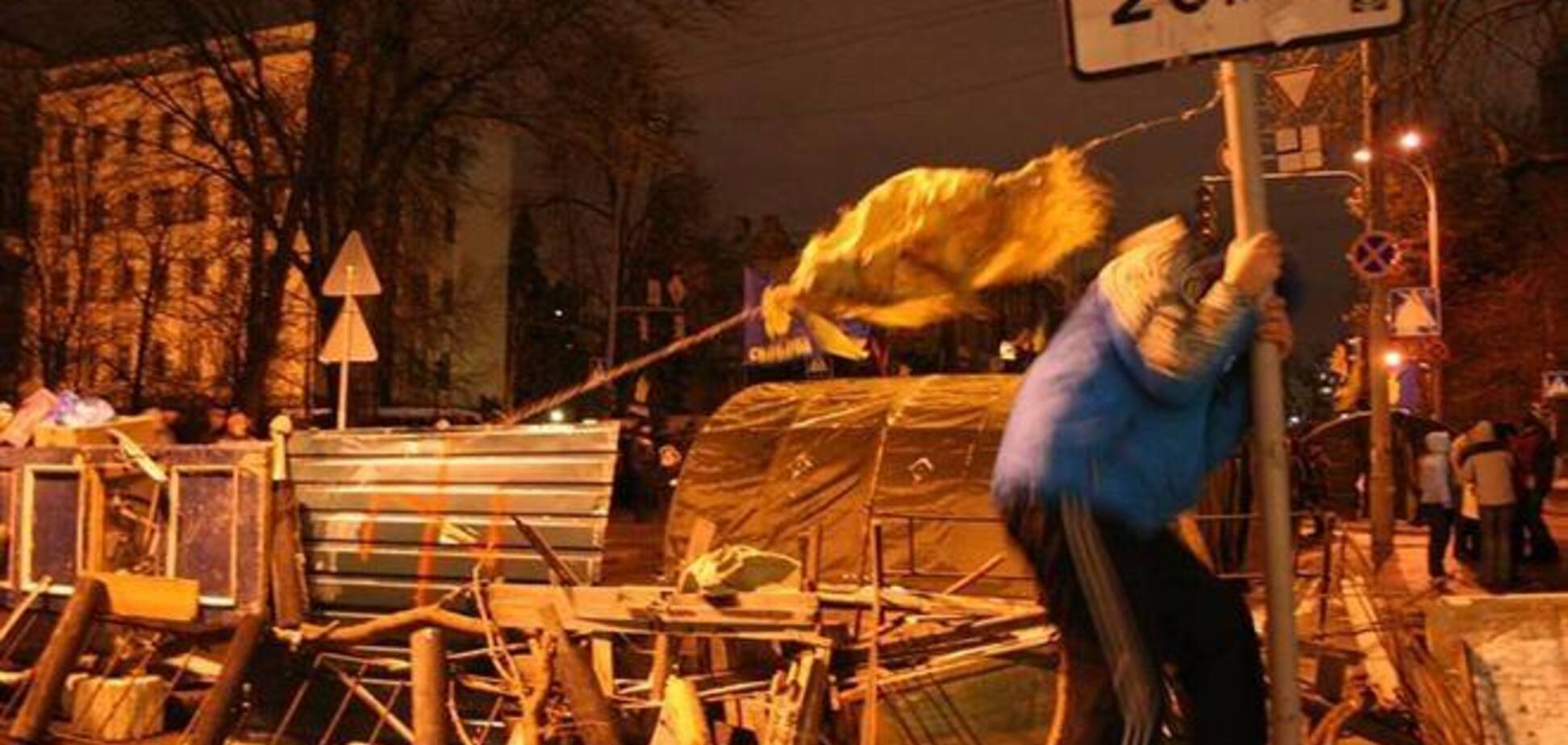 Евромайдановци зводять нову барикаду на Лютеранській