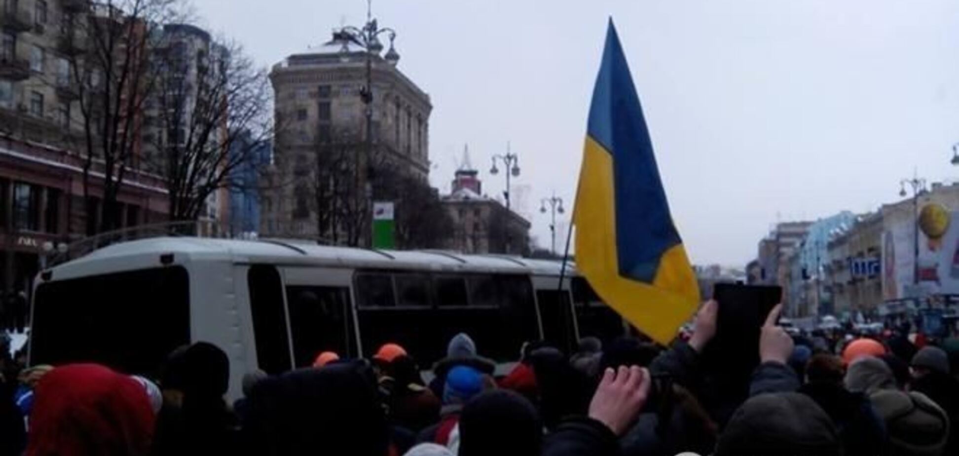 'Беркут' отступил от здания КГГА