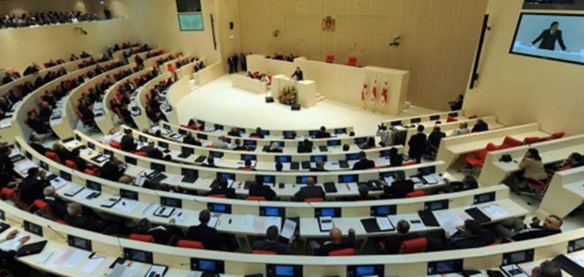 Депутаты грузинского парламента подрались из-за Украины