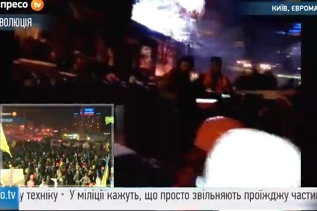 У Дома профсоюзов неизвестные зажгли дымовую шашку