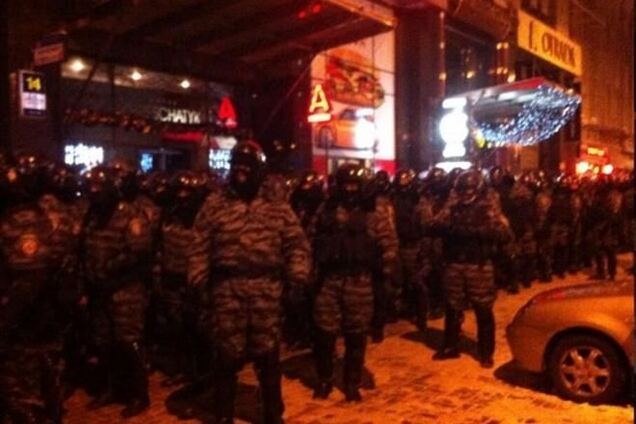 Бойцы 'Грифона' и 'Гепарда' прикрывали собой митингующих