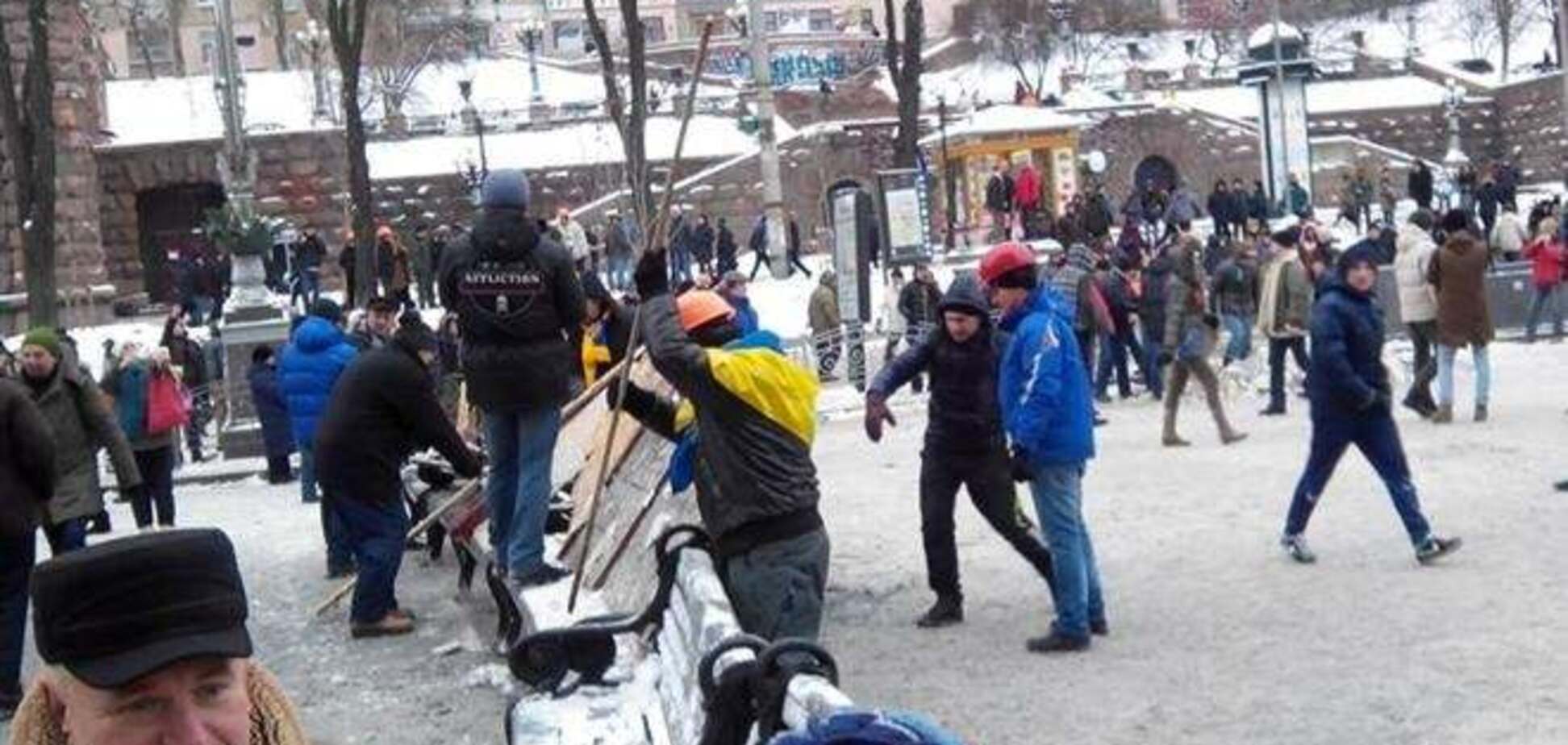 На Крещатике опять ставят баррикады
