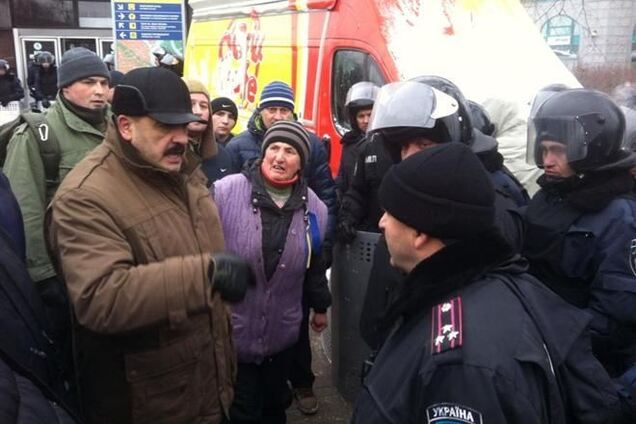 Милиция не пускает людей на Майдан Незалежности
