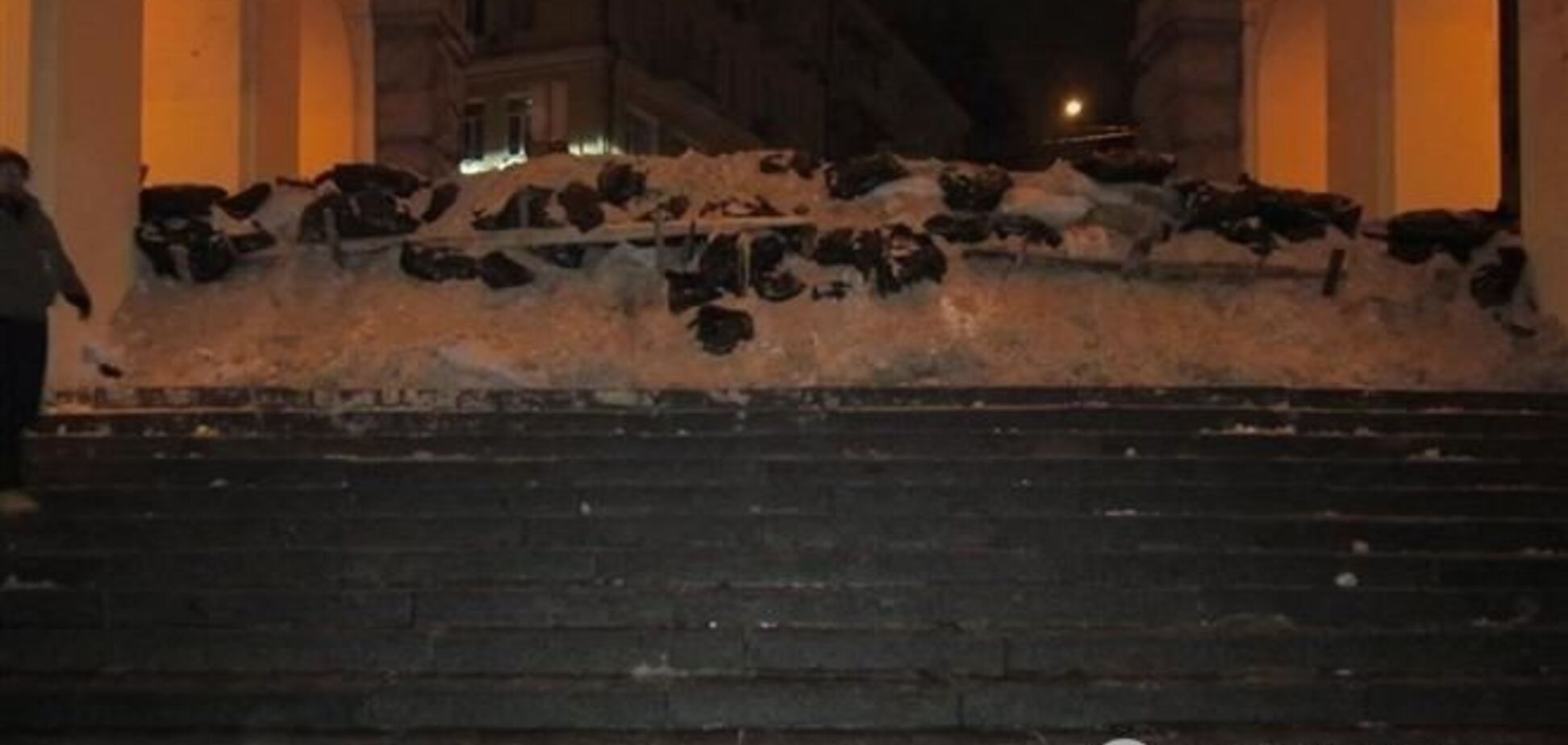 Евромайдановцы увеличили высоту баррикад до пяти метров