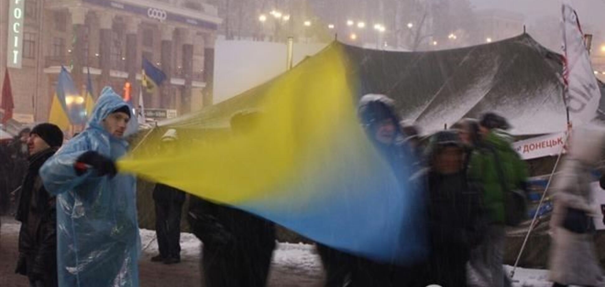 Митингующие на Майдане мешают спать - Чечетов