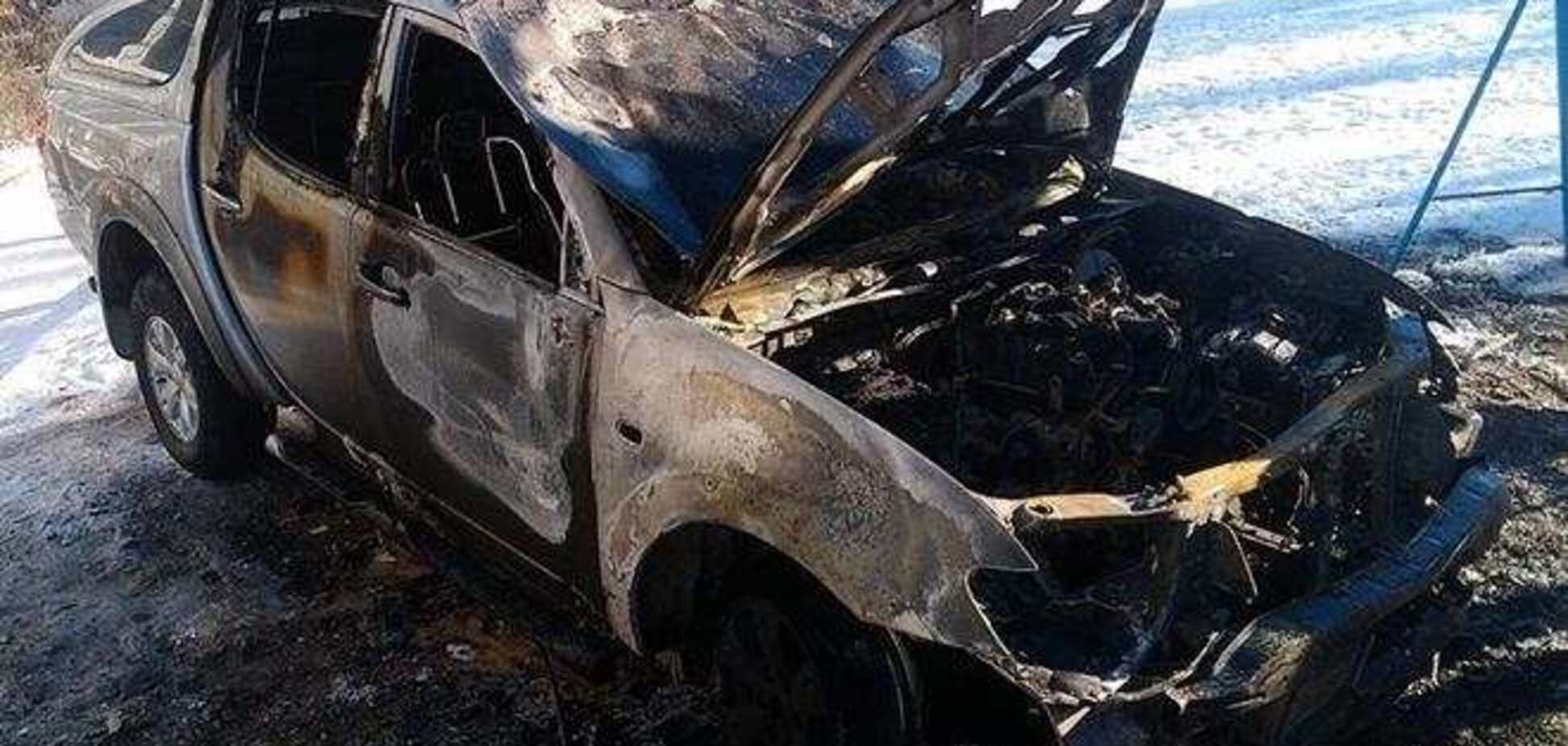 Свободовец показал, что осталось от его сожженного автомобиля