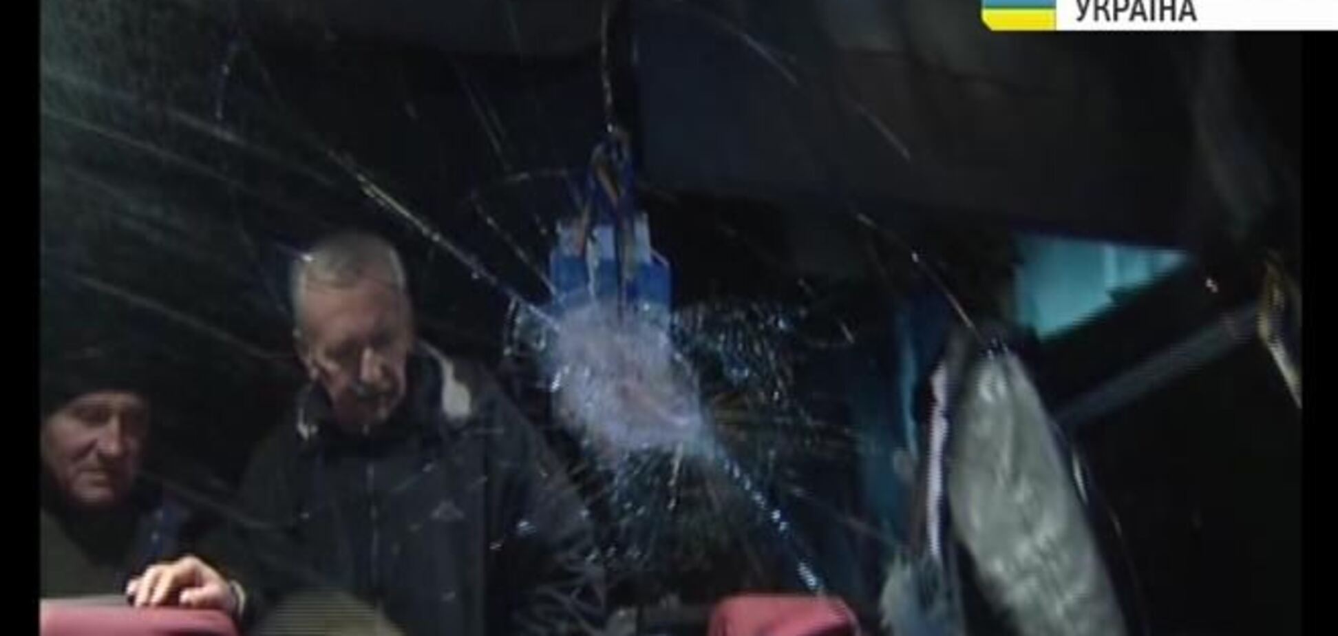 В Ивано-Франковске автобус с евромайдановцами забросали камнями