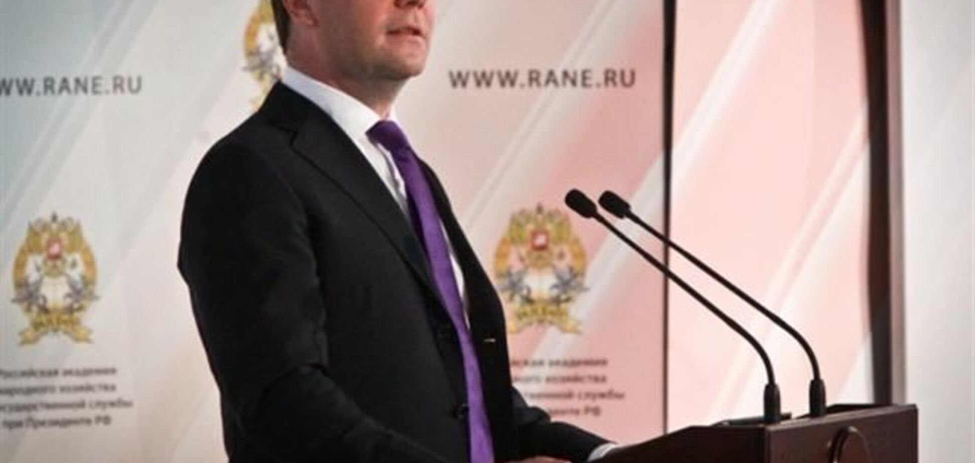 Иностранные политики грубо вмешиваются в дела Украины - Медведев