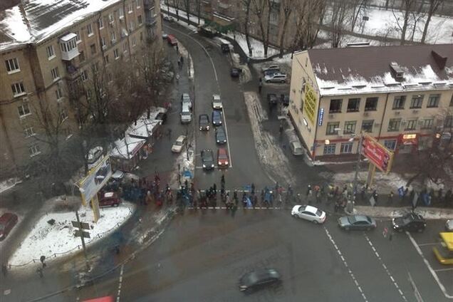 По улицам Киева движется колонна антимайдановцев