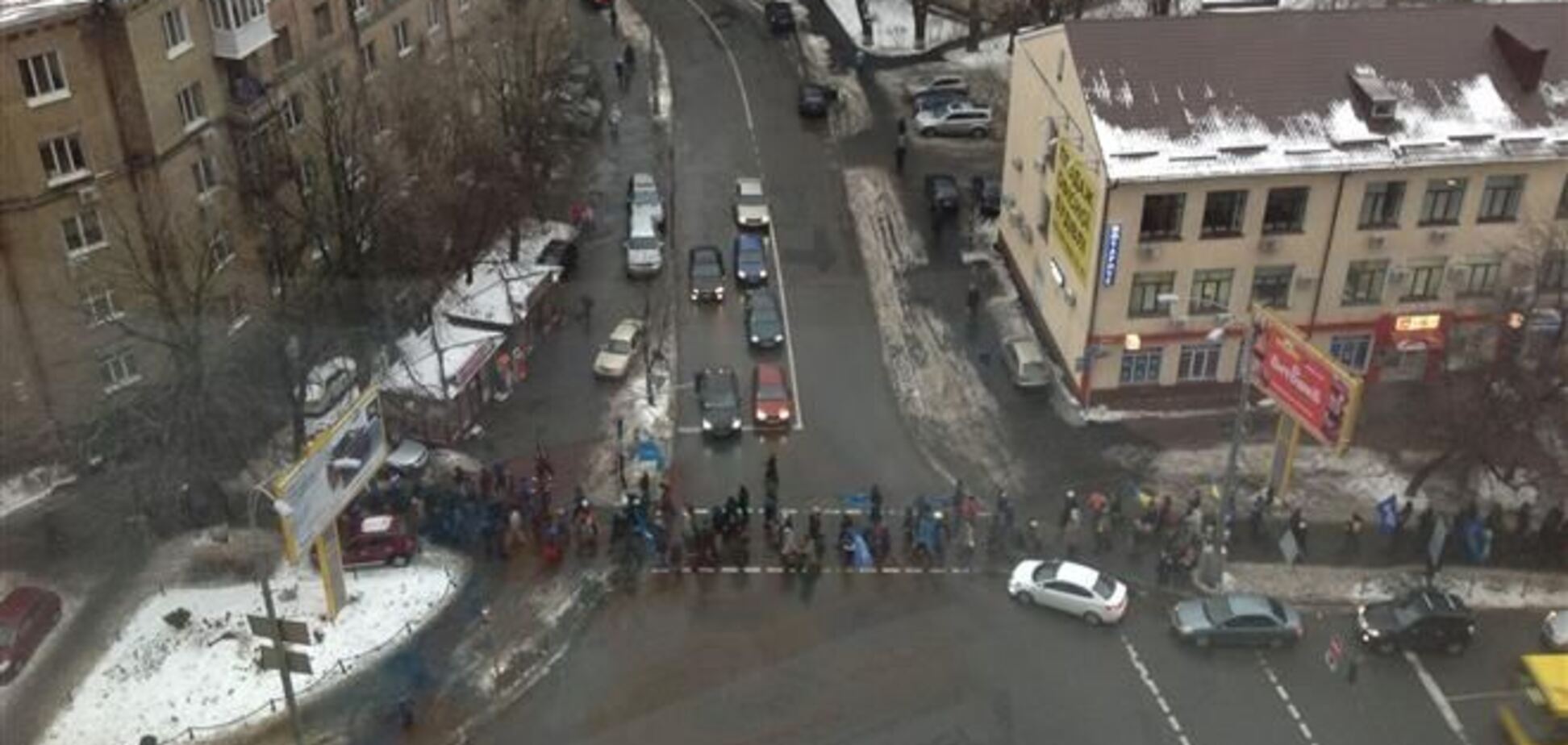 По улицам Киева движется колонна антимайдановцев