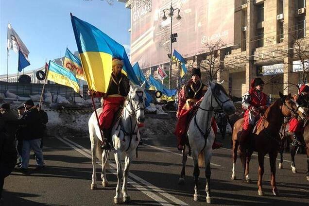 На Евромайдане появилась конная охрана