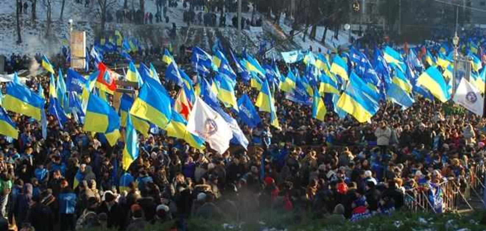 Сторонники Януковича общаются с евромайдановцами через забор