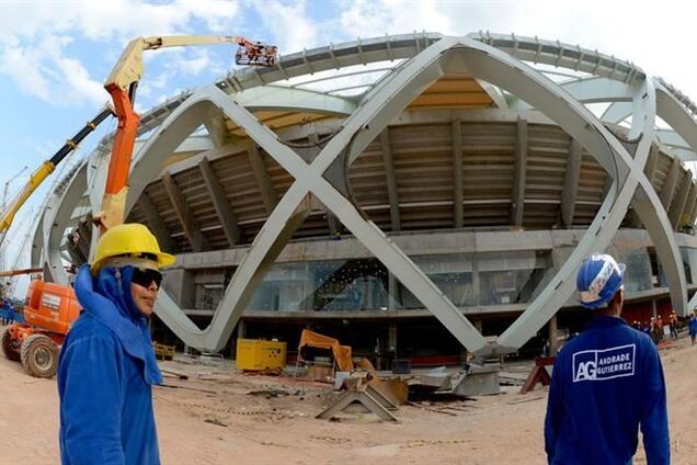На строительстве стадиона к ЧМ-2014 погиб очередной рабочий