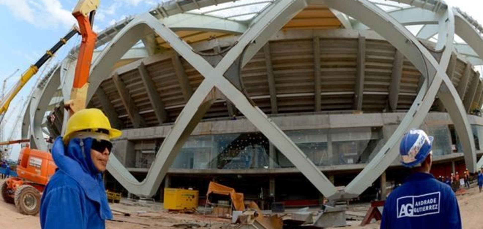 На строительстве стадиона к ЧМ-2014 погиб очередной рабочий