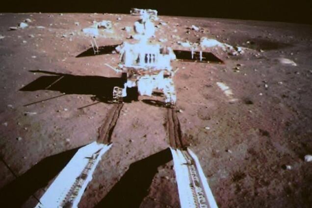 'Нефритовый заяц' шагает по Луне