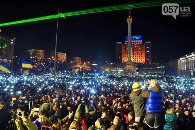 Как сиял Евромайдан во время исполнения гимна. Невероятное видео
