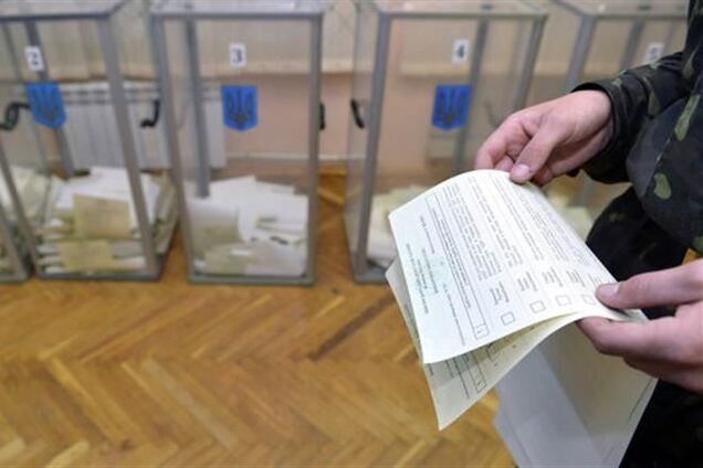 Журналіста видалили за прохання подивитися прописку виборця на 94 окрузі