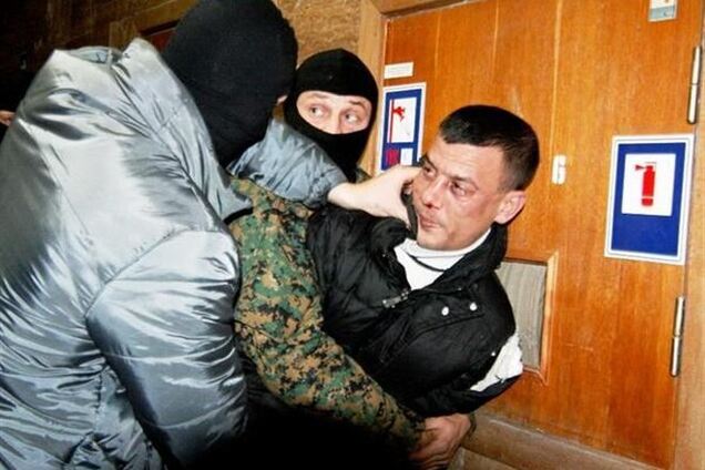 Возле Дома профсоюзов задержали милиционера-провокатора – 'Свобода'