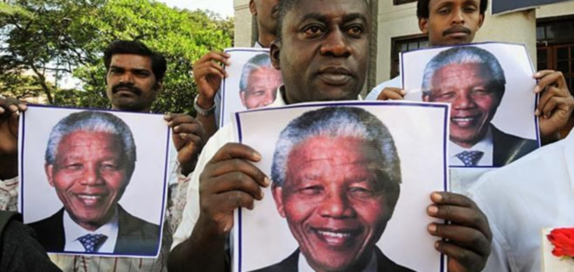 Нельсона Манделу поховали з військовими почестями