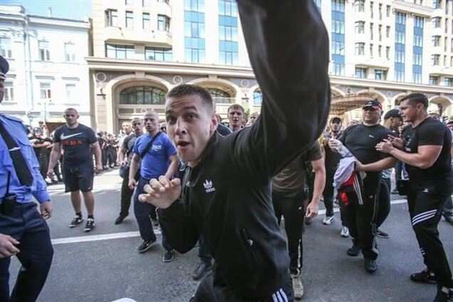 Вадим Титушко возглавил колонну антимайдановцев в Обухове