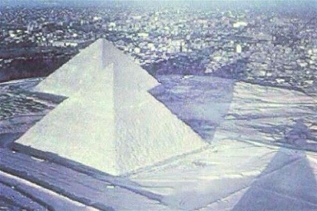 Єгипетська влада назвали знімки засніжених пірамід підробкою