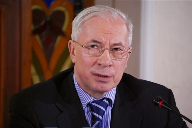 Азаров срочно собирает фракцию Партии регионов - СМИ