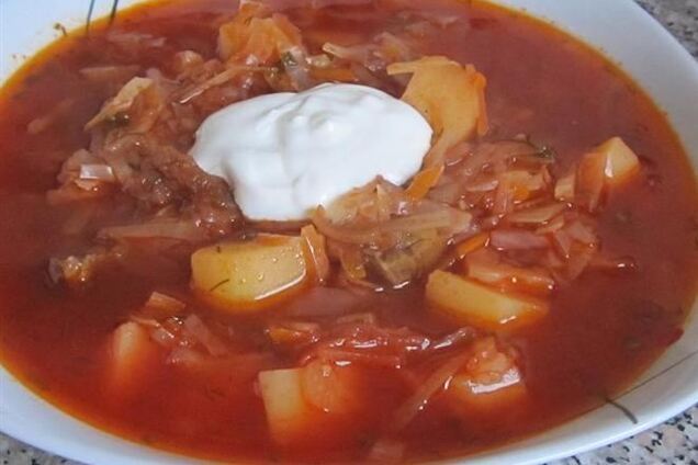 На Евромайдане годують гречкою і евроборщом