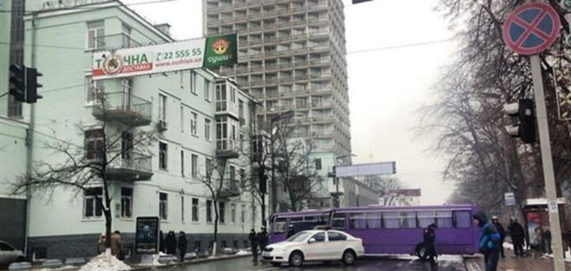 Центр Киева заблокирован автобусами с милицией