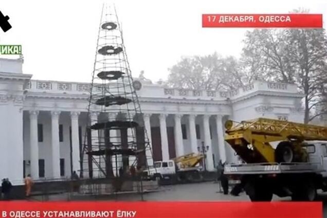 В Одессе устанавливают копию новогодней елки с Майдана