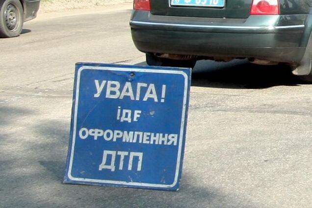 Во Львове на переходе иномарка сбила школьника