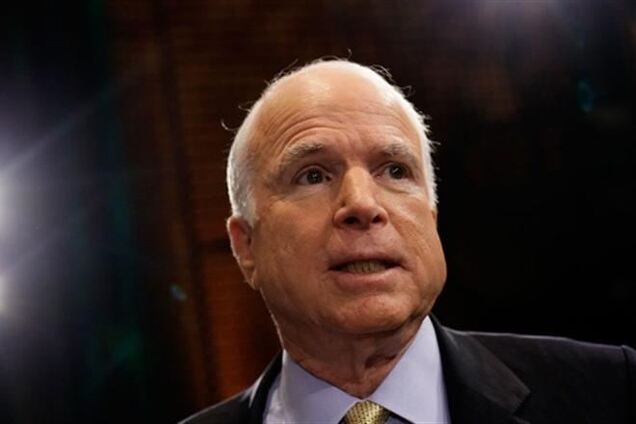 Маккейн призвал Украину не верить в благотворительность Путина