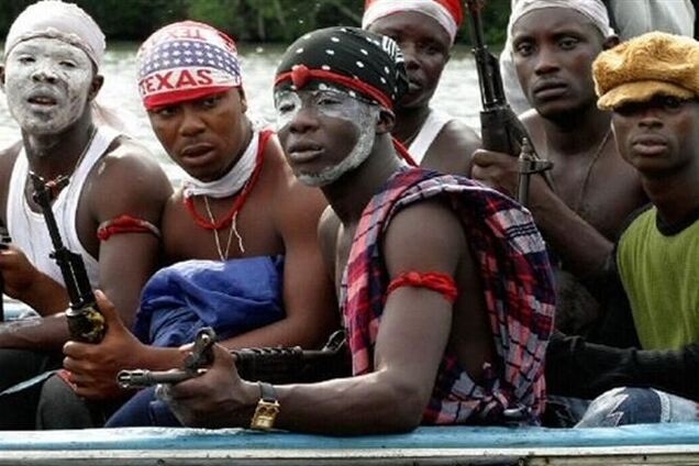 В Нигерии пираты напали на судно с украинцами и взяли в заложники капитана