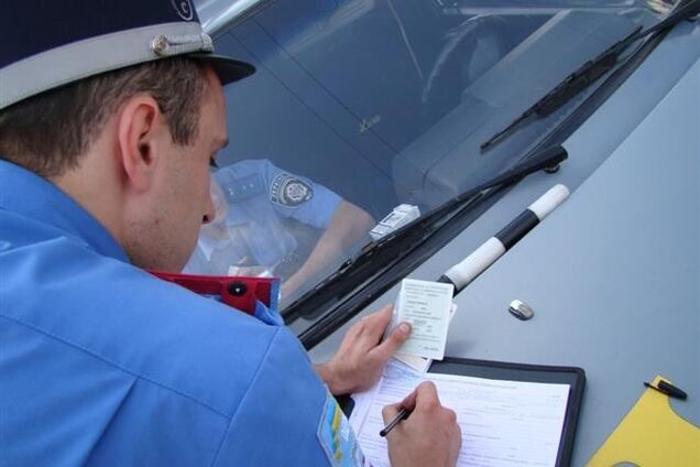 Экс-гаишник: пока в милиции будут такие зарплаты, все будут брать взятки