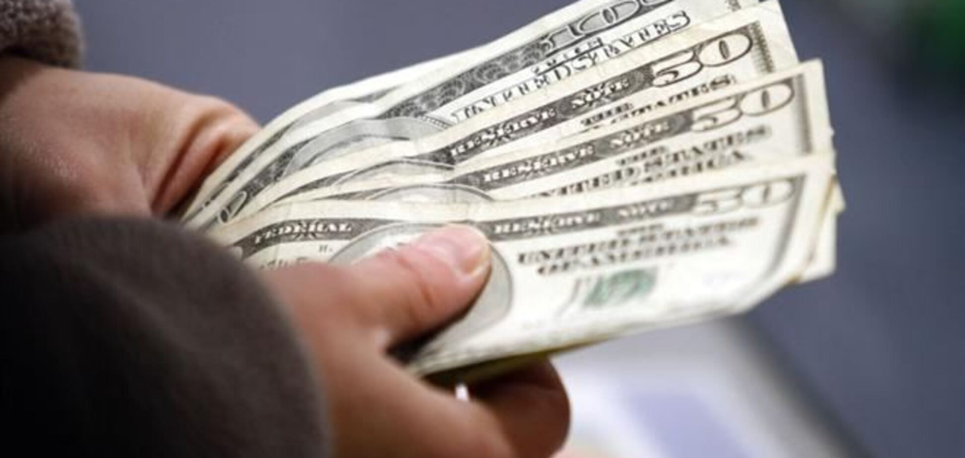 Жириновский предложил облагать налогом денежные переводы мигрантов