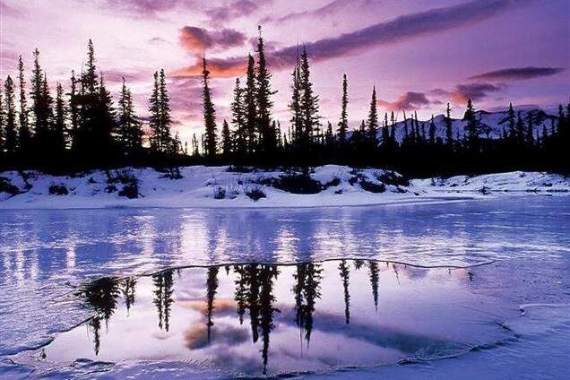 Рыбаки на авто утонули, сокращая путь по замерзшему озеру