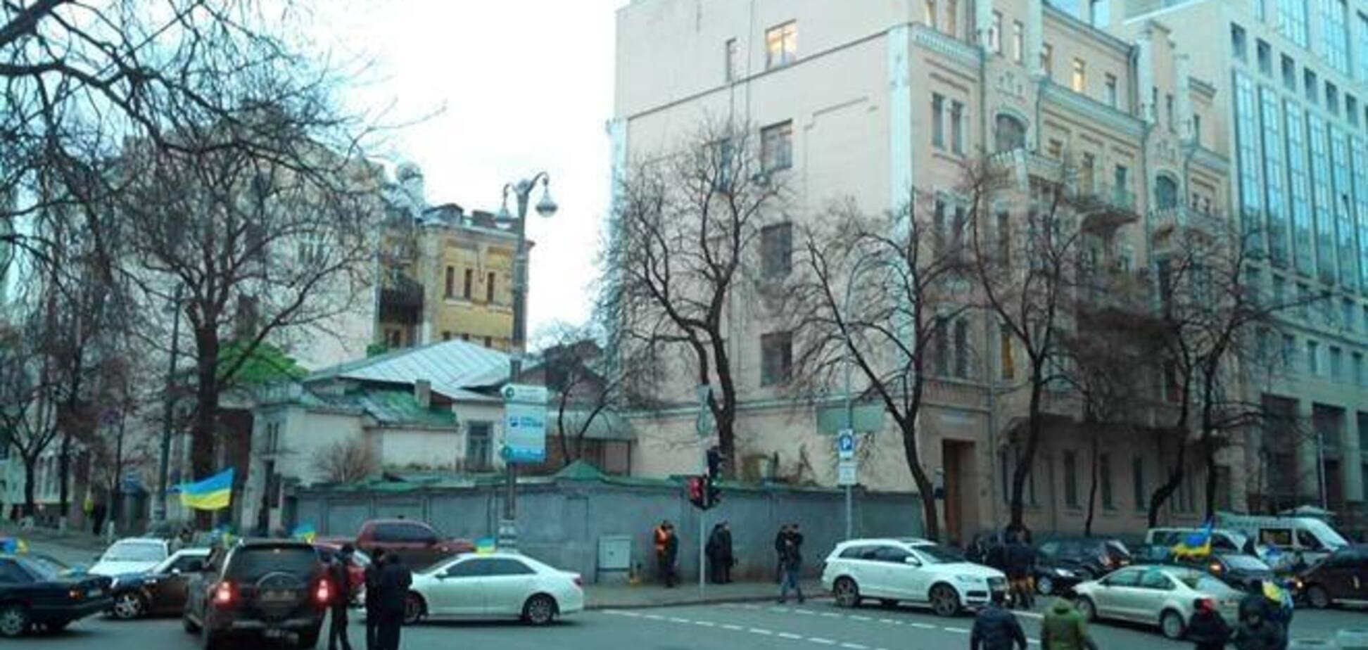 Ворота біля будівлі комітетів Верховної Ради заварили