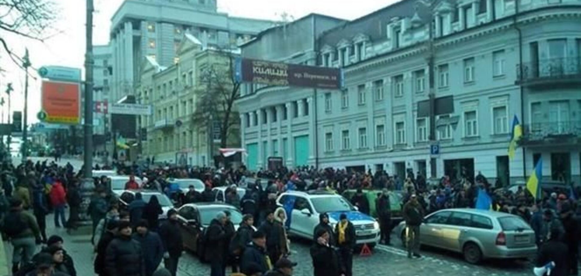 Луценко призвал во вторник блокировать Кабмин и Раду